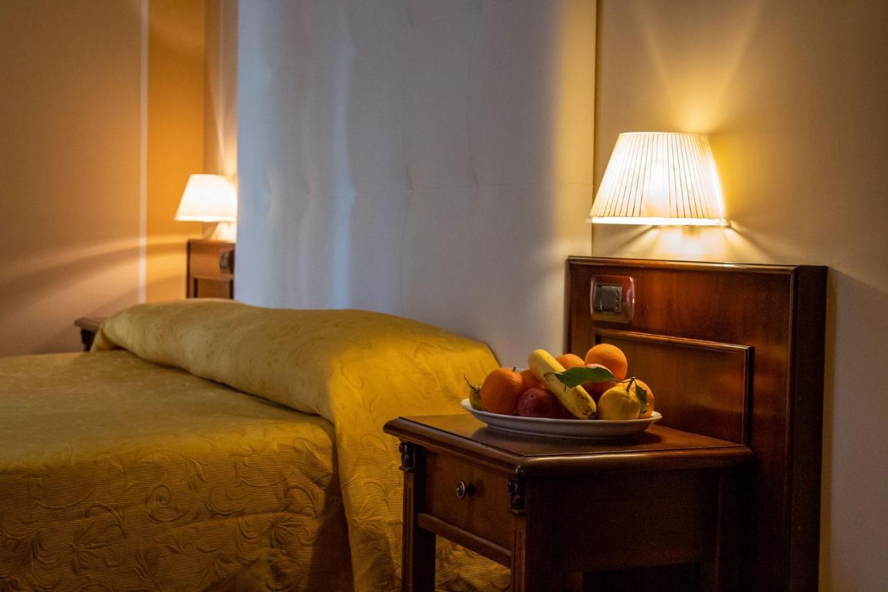 Le Stanze Del Vicere Boutique Hotel Nápoly Kültér fotó