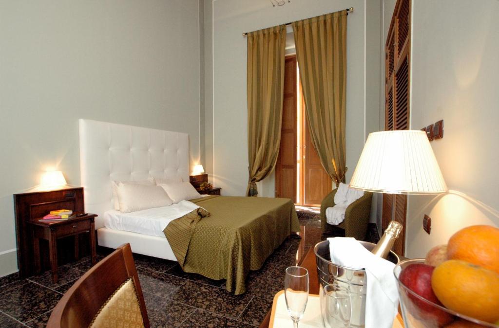 Le Stanze Del Vicere Boutique Hotel Nápoly Szoba fotó