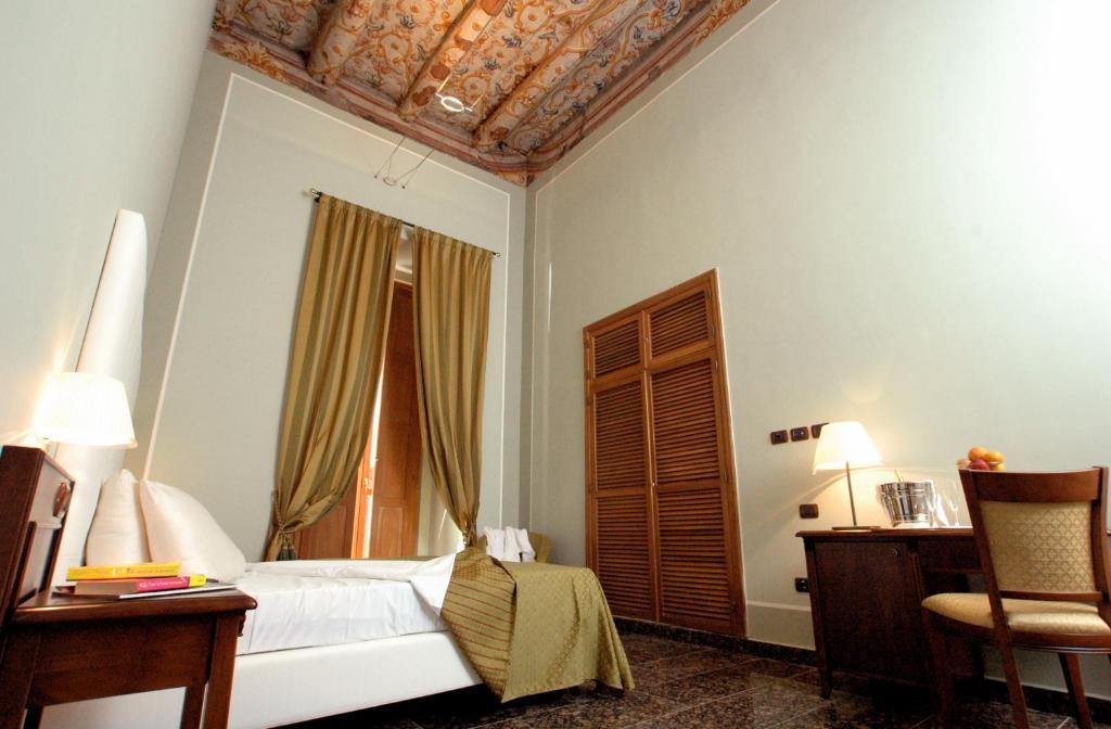 Le Stanze Del Vicere Boutique Hotel Nápoly Szoba fotó